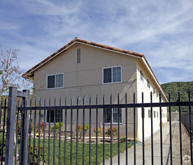 Building Photo - 17920 Sierra Hwy