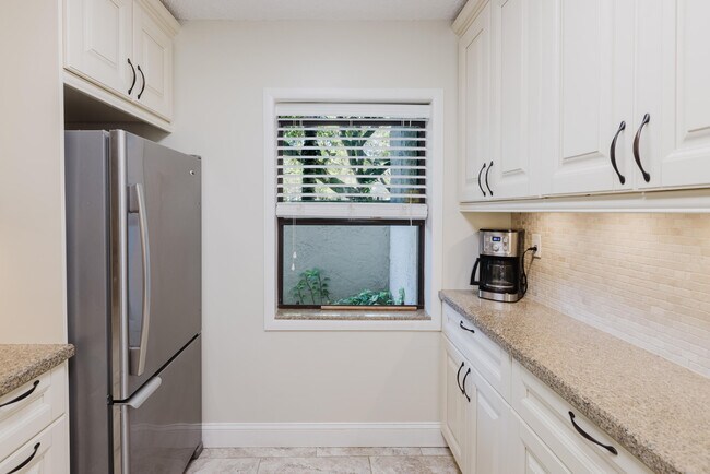 Foto del edificio - 3050 NW 42nd Ave