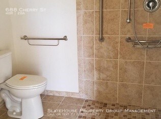 Foto del edificio - 688 Cherry St