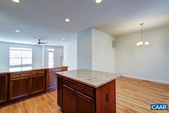 Building Photo - 2402 Winthrop Dr