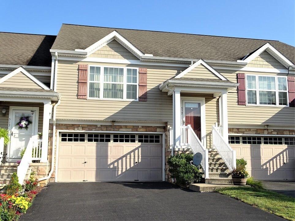 Primary Photo - 517 Fox Ridge Ln