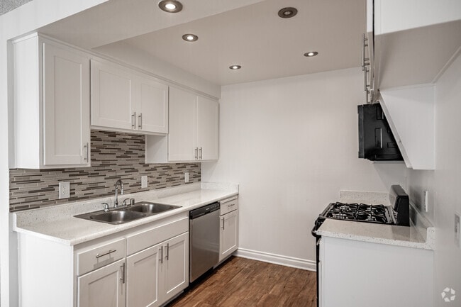 Interior Photo - Tustin View Interior Photo - Tustin View