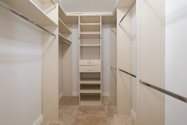 Foto del edificio - 171 N Church Ln