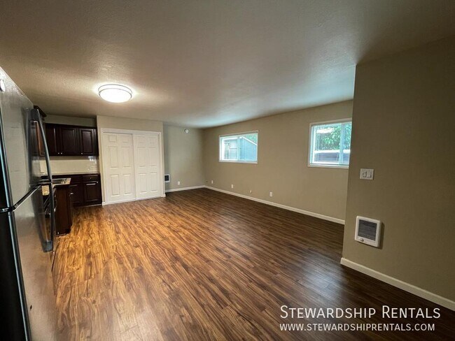 Building Photo - Remodeled studio