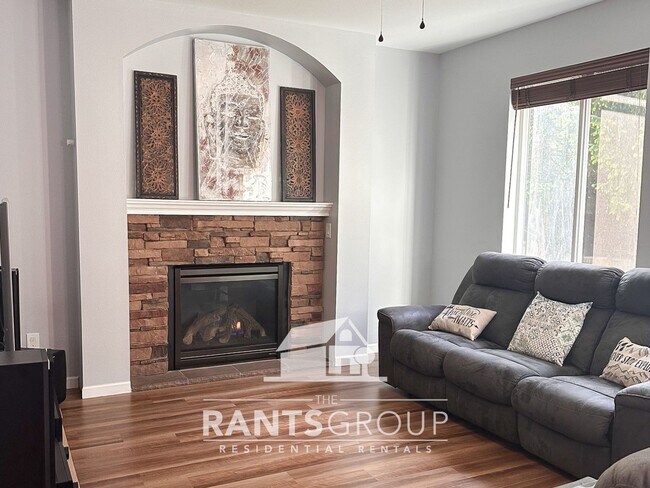 Building Photo - Quiet 3/2.5 Home in Beautiful Evergreen Heights - Easy Commute to JBLM!
