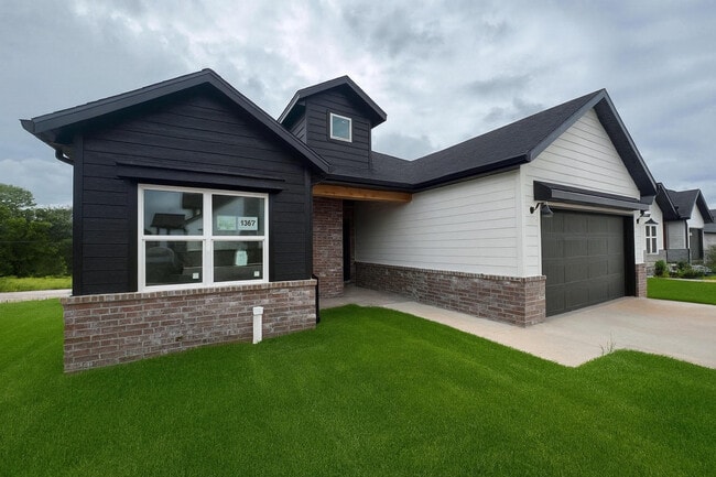 Building Photo - 1367 N Harper Ridge Dr