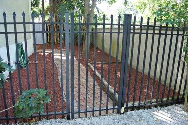 Foto del edificio - 3040 Shipping Ave