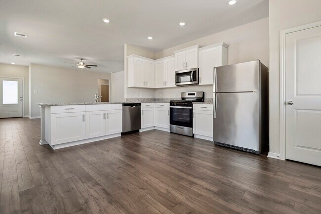 Building Photo - 15838 Berry Hl Dr