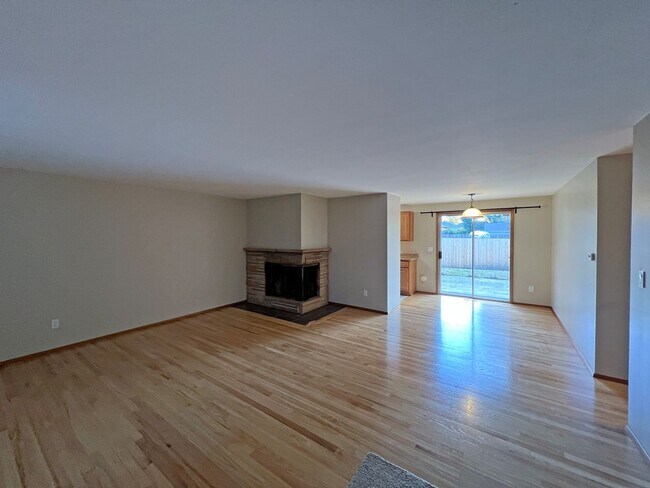 Foto del edificio - North Burien Rambler home - 3 bedrooms and 1.5 bathrooms, 1 car garage - Available NOW!