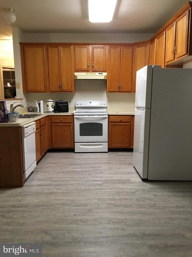 Building Photo - 5801 Winding Oaks Ct