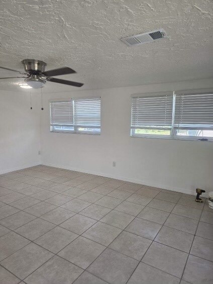 Foto del edificio - 9815 Hidden Ln