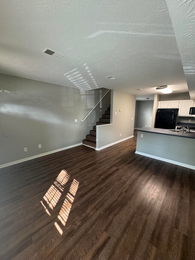 Building Photo - 210 Mousas Way
