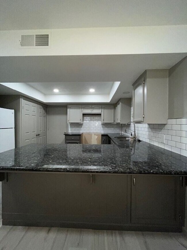 Foto del edificio - Condo located in Kingsburg Available Soon!
