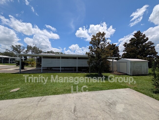 Foto del edificio - 10045 Wellington Ave