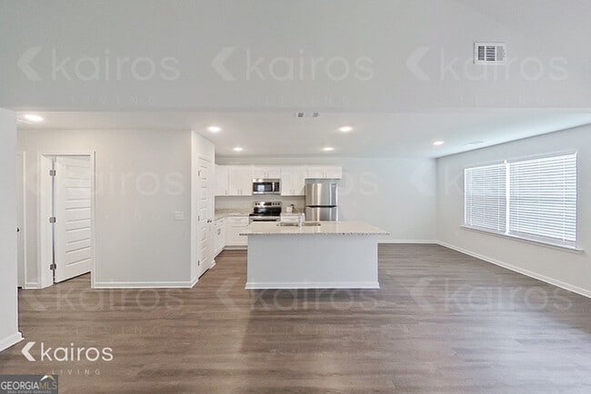 Building Photo - 205 Redwood Ct