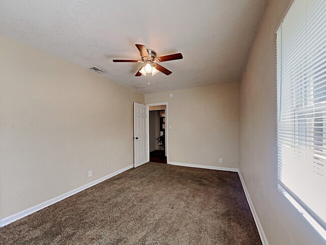 Foto del edificio - 5150 Corsair Ave