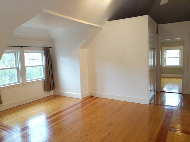 *Las imágenes son muestras representativas de la unidad anunciada. En algunos casos, las unidades reales que visita... - 183 Babcock St