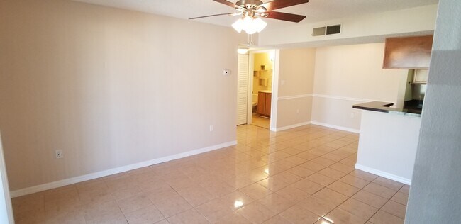 Building Photo - 2 Bedroom 2 Bath Condo For Rent In Brandon...