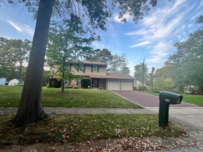 Foto del edificio - Charming 4 BR/2.5 BA Single-Family Home in...