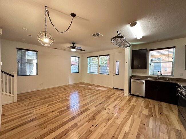 Foto del edificio - Modern 2-Story with Loft near Sutter Health Park