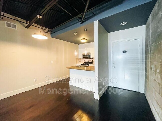 Foto del edificio - 915 NW 7th St