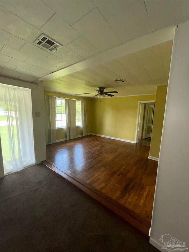 Foto del edificio - 517 Lakewood Rd