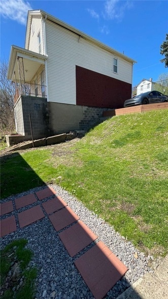 Photo - 424 W 7th Ave Apartment