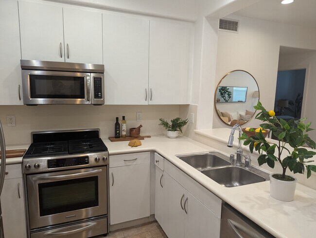 Building Photo - 7100 Playa Vista Dr