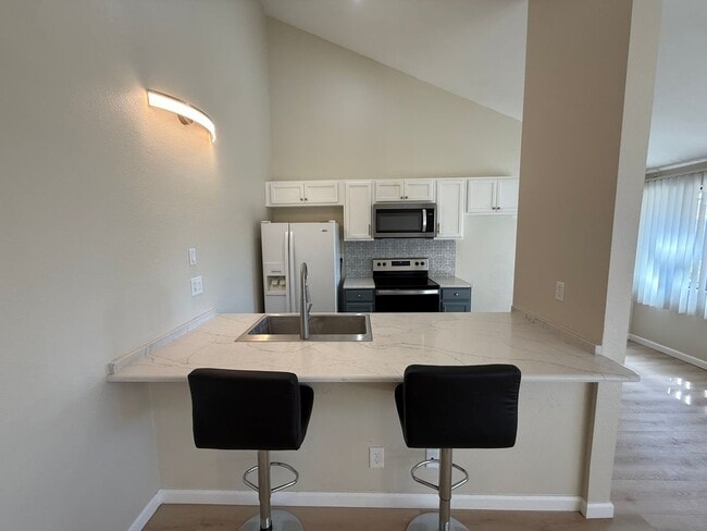 Foto del edificio - Beautifully upgraded 1 bed 1 bath with uti...