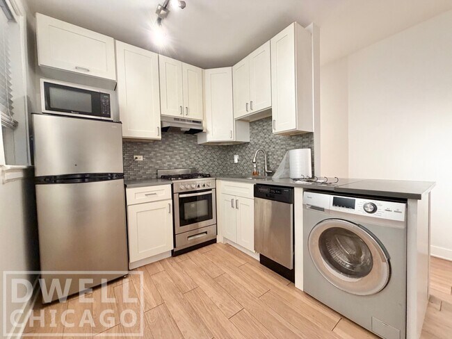 Foto del edificio - 501 W Belmont Ave