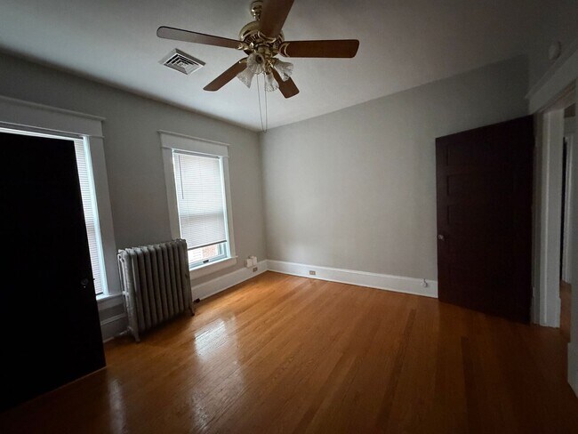 Foto del edificio - 2216/2218 Memorial Ave SW