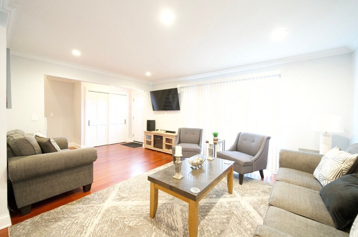 Foto principal - 916-920-920 Dean St
