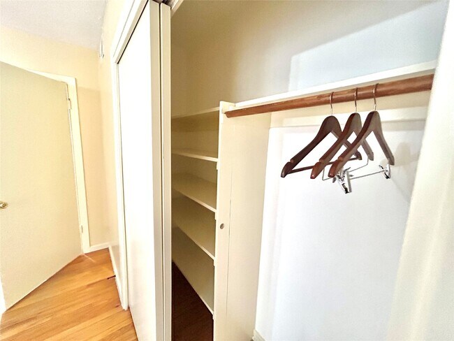 Foto del edificio - 4046 Woodfin St