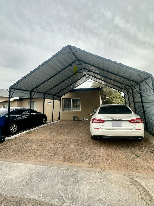 Foto del edificio - 850 E Freeman Pl