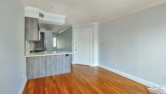 Building Photo - 308 Monroe St