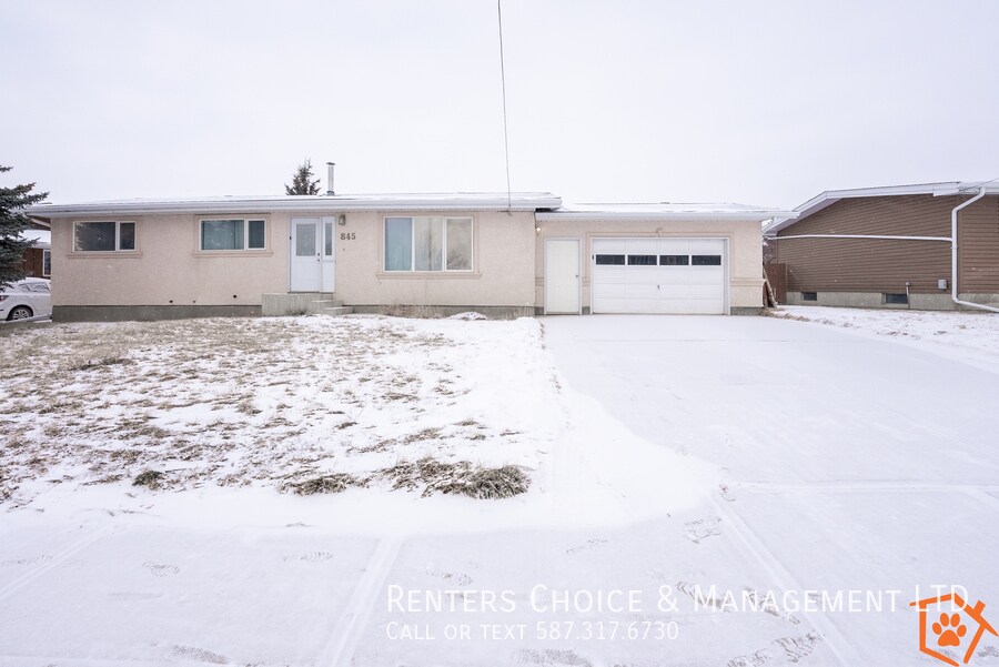 8458452 2 Ave W, Cardston, AB T0K 0K0 Apartment for Rent in Cardston