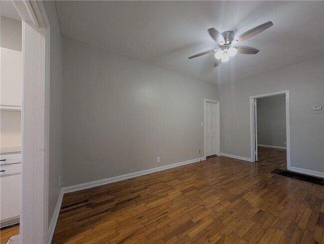 Foto del edificio - 3548 E Main St
