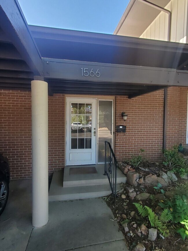 Foto del edificio - SPACIOUS 3 Bedroom with Additional Room in...