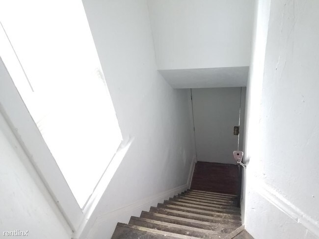 Building Photo - 3 br, 1 bath Apartment - 2737 N 1st Street