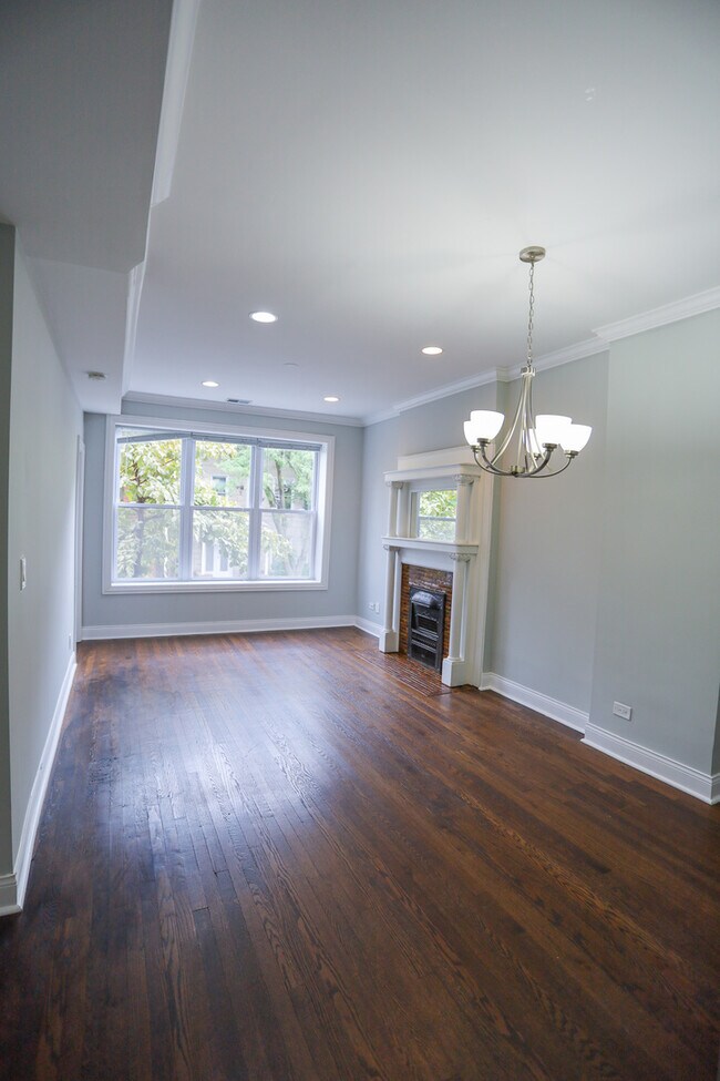 Building Photo - 3824 N Clark St