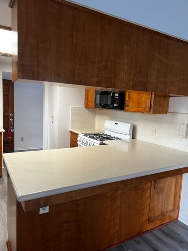 Foto del edificio - 600 Tuohy St