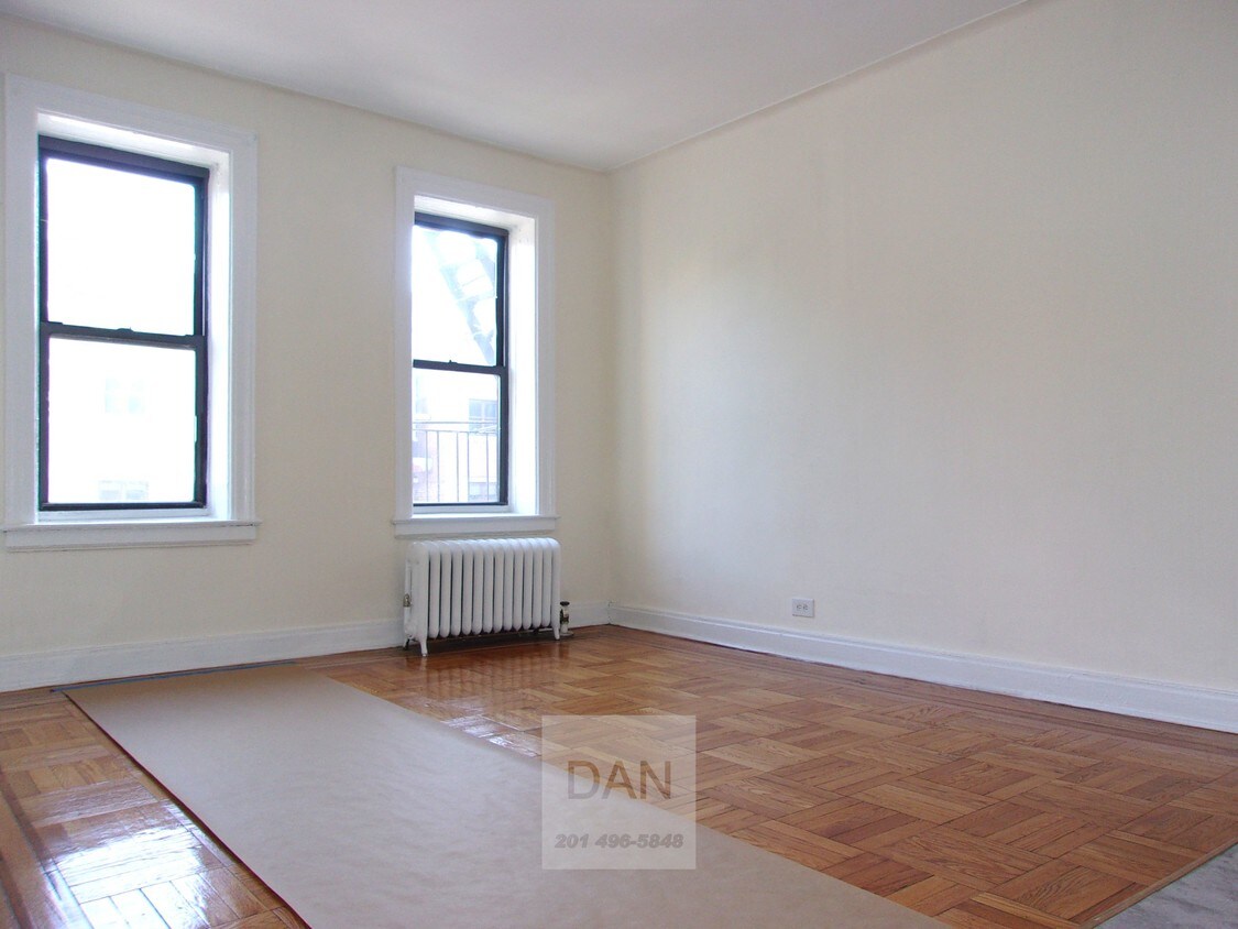 Foto principal - 4863 Broadway