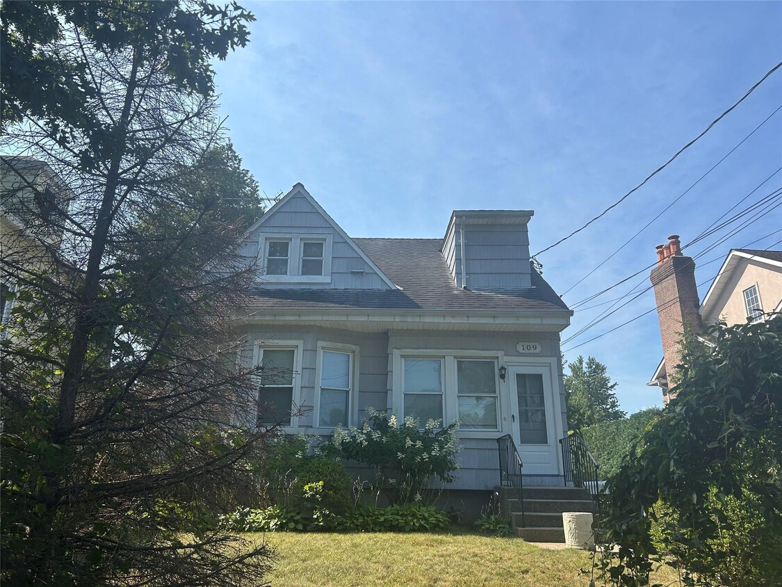 Primary Photo - 109 Sea Cliff Ave