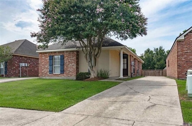 Photo - 5668 Ducros Dr House