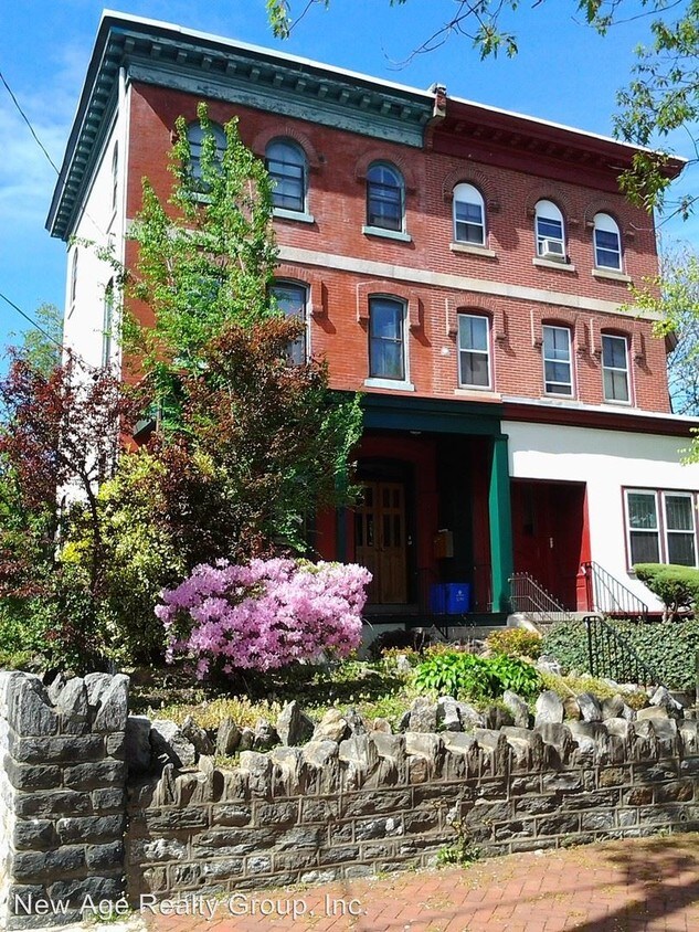Primary Photo - 3703 Baring St