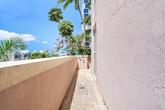 Photo - 17555 Atlantic Blvd House