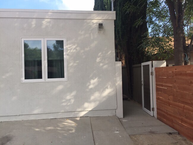 Building Photo - 7042 Semrad Rd