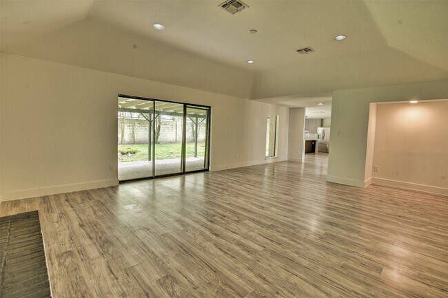 Foto del edificio - 15626 Whitewater Ln