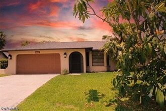 Building Photo - 1025 NE Van Loon Ln
