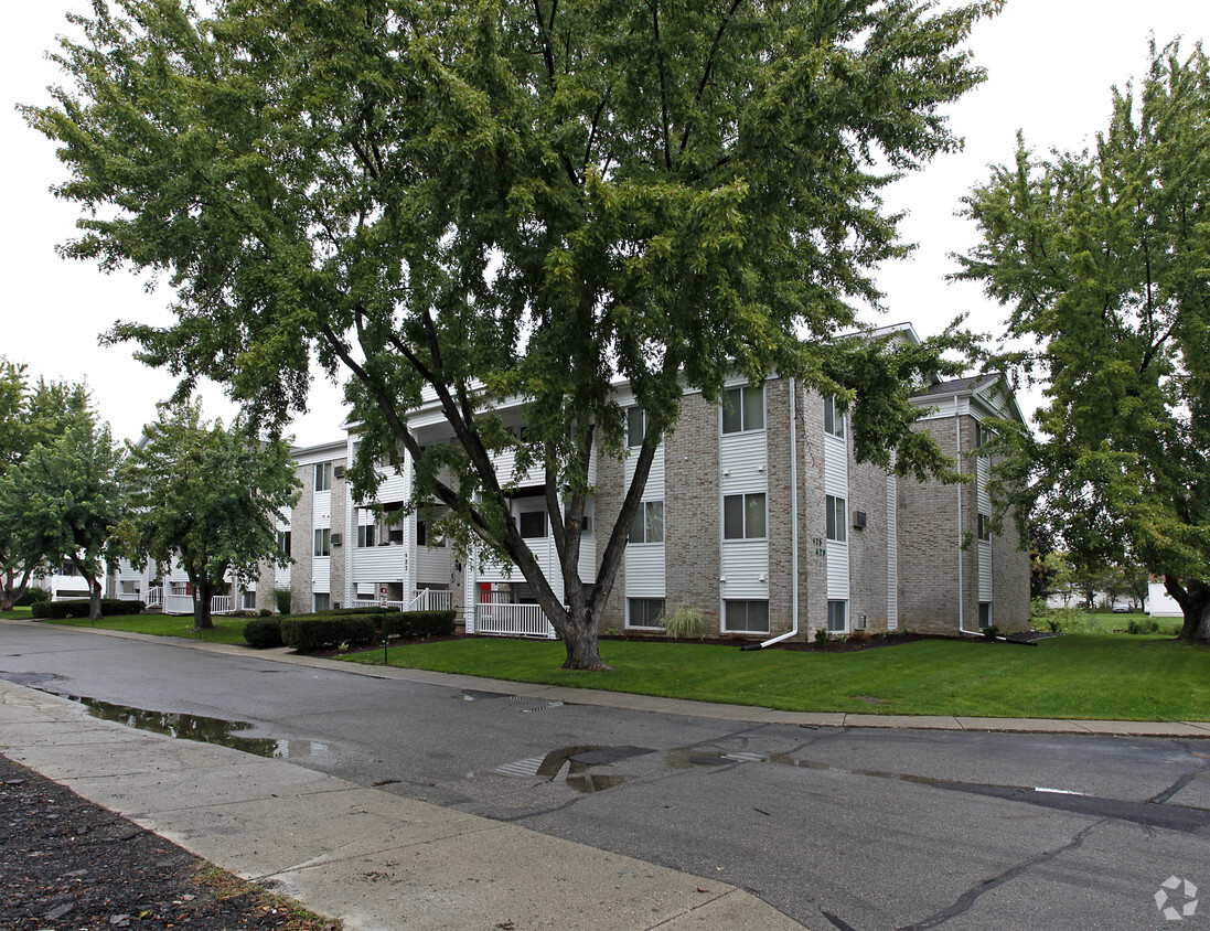 Building Photo - Waverly Gardens